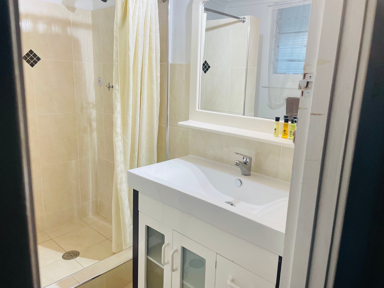 Bathroom at Two Bedroom Unit at Parkway Motel