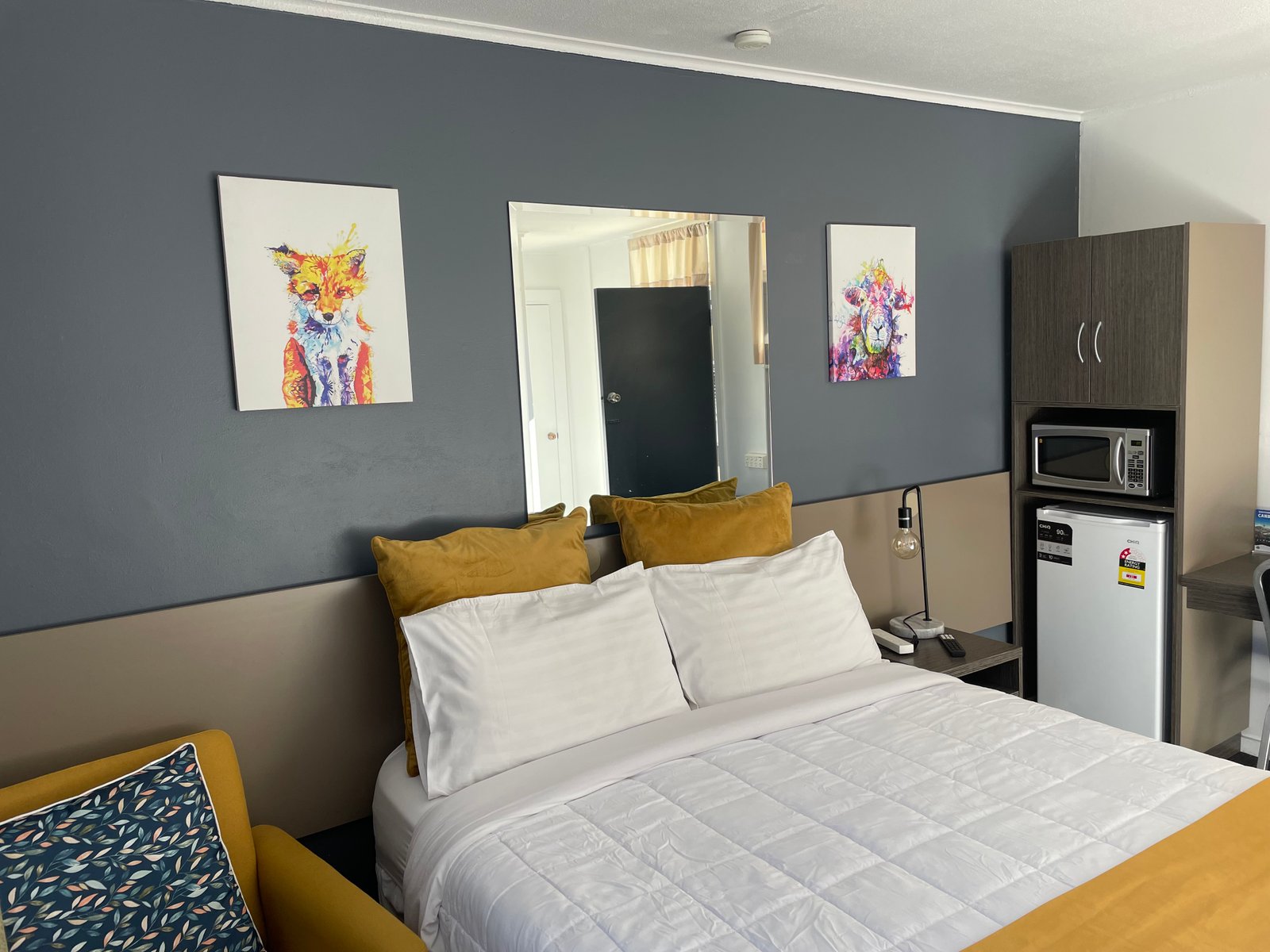 Queen Room at Parkway Motel Queanbeyan